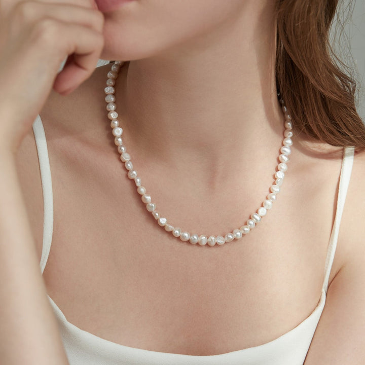 Jackie Essential Pearl Necklace