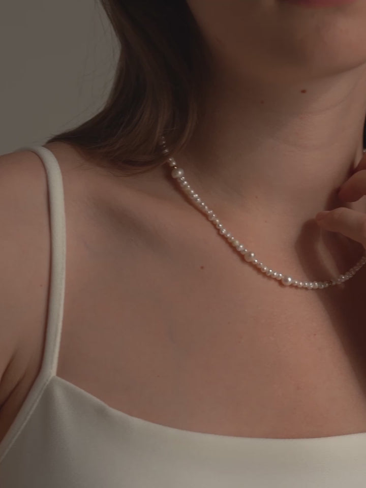 Emili Pearl Necklace